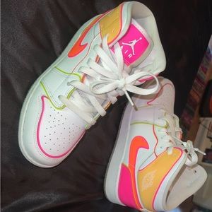 jordan 1 mid edge glow